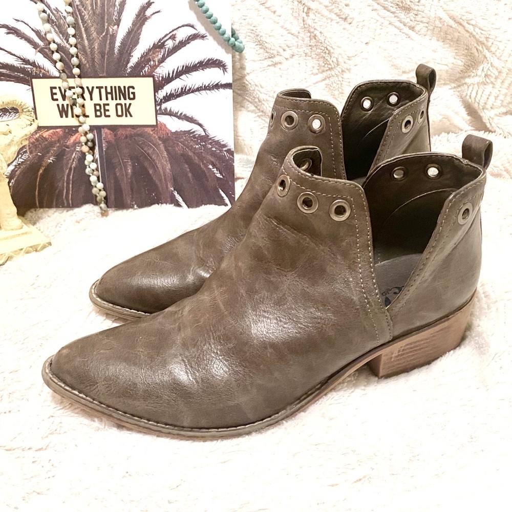 Western Pointed Booties